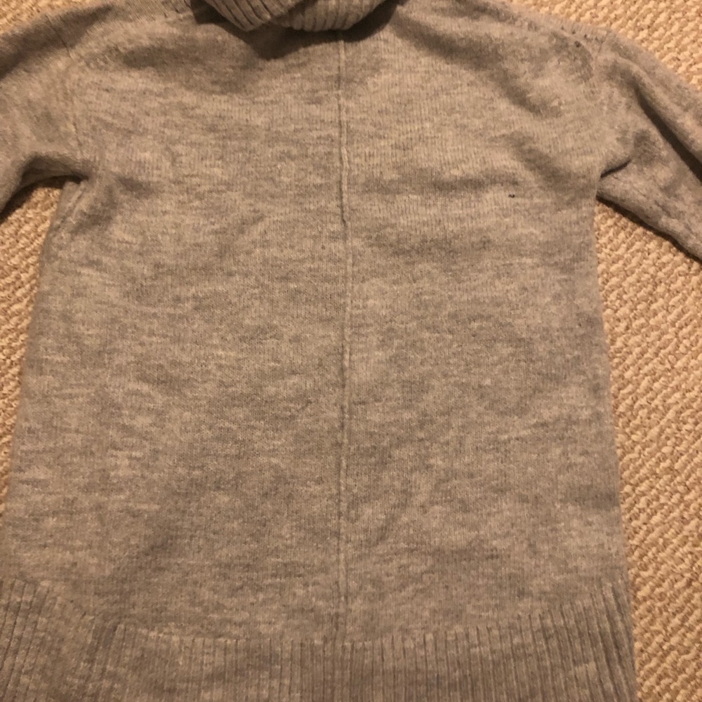 Gray gap sweater - Picture 3 of 5